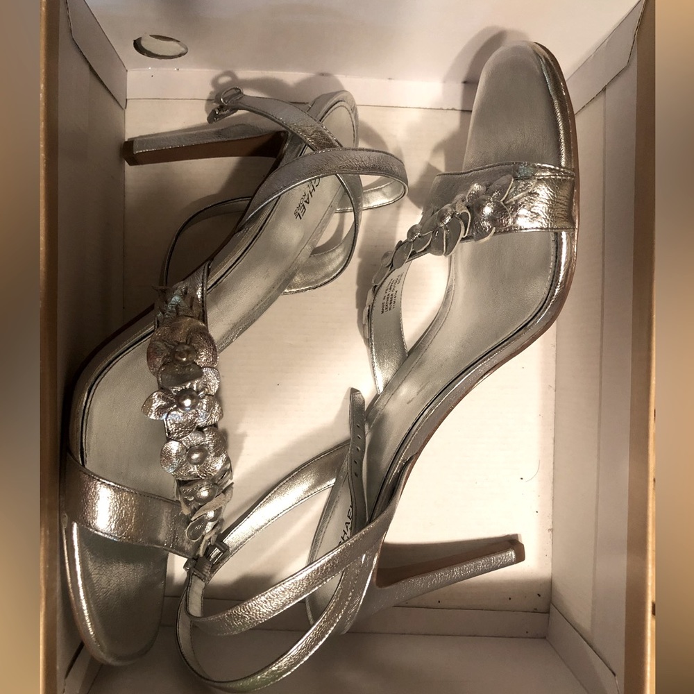 Michael Kors 11M metallic sandals
